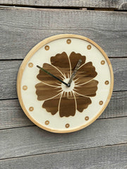 Wanduhr Holz mit Motivgravur | Motiv Flower - Laserstern Beschriftungen - Lasergravuren